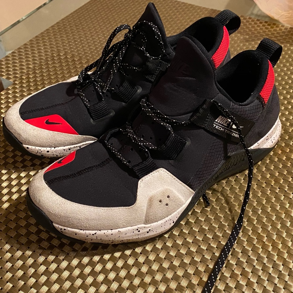 Nike tech trainer